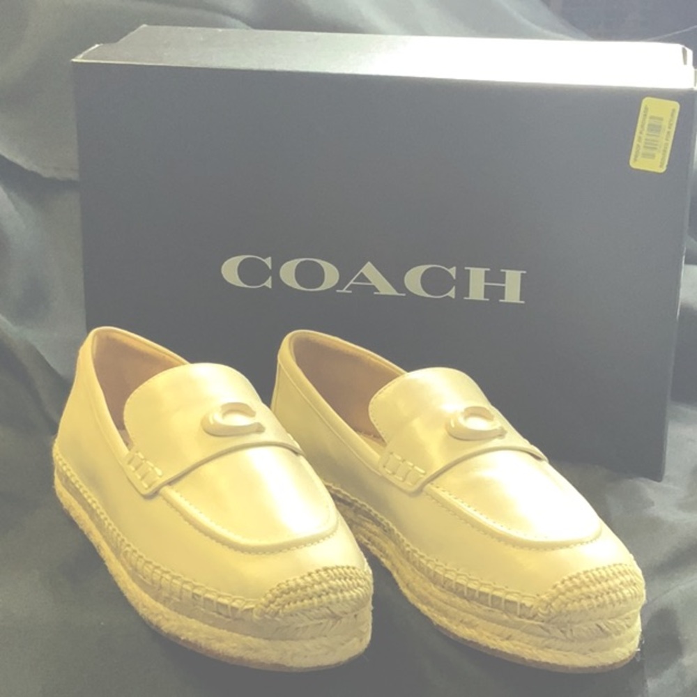 Brand new pair of Coach loafers leather never been worn beautiful